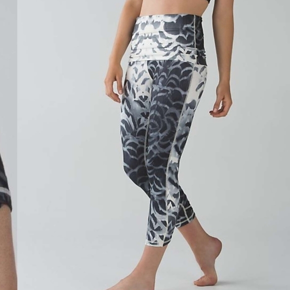 Lululemon Wunder Under Pretty Plume SE Dance Yoga Pilates Athletic Size 6 - Picture 11 of 12